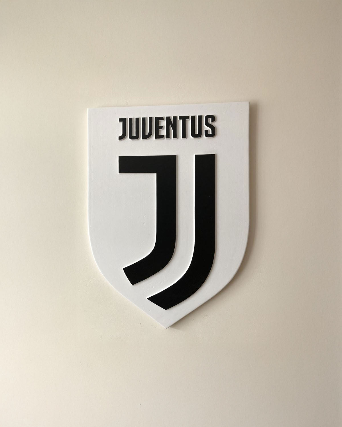 Escudo Juventus en MDF colores con relieve para fans 40x40cm