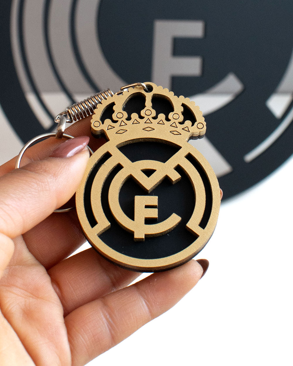 Cuadro Real Madrid en MDF – Escudo negro