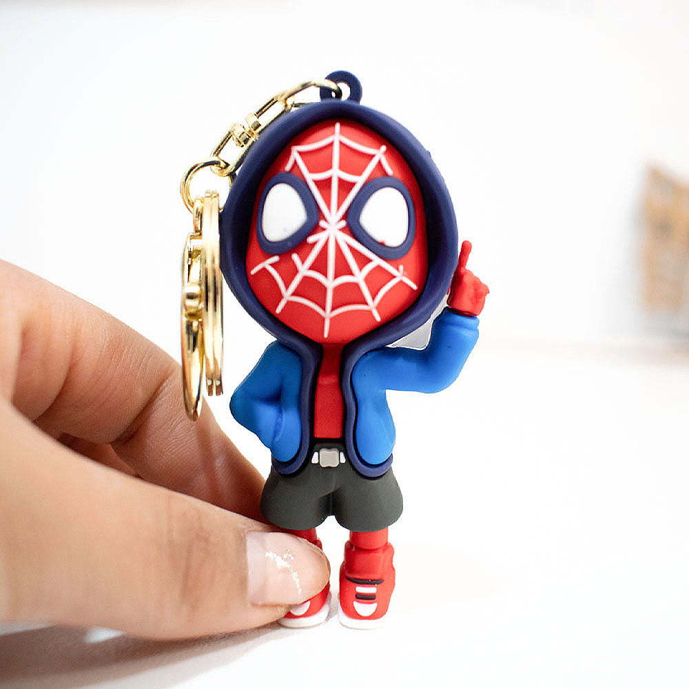 Llavero de Goma "Héroe de Brooklyn" con Polera y Capucha