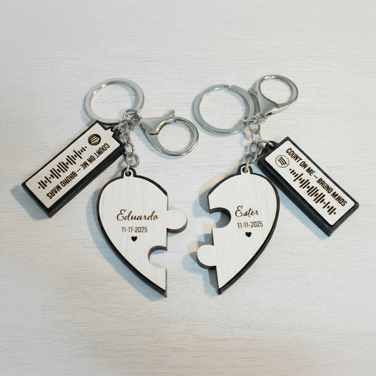 Llavero personalizado pareja corazones