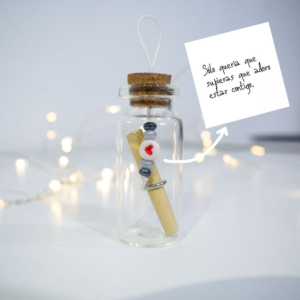 Mini botella con mensaje personalizado y corazón rojo