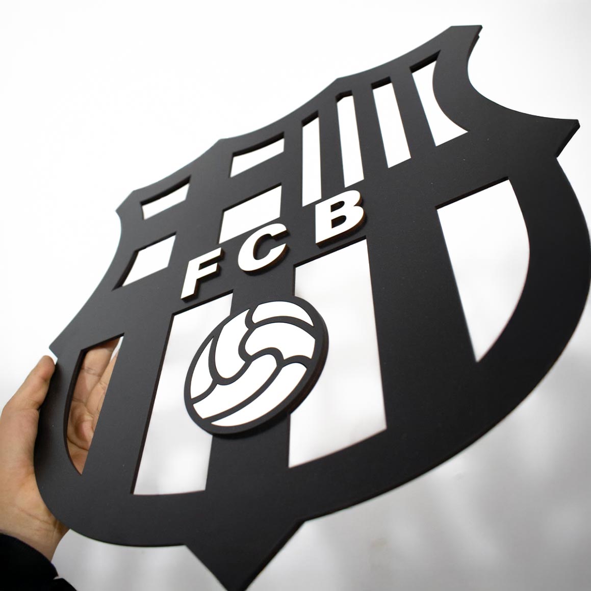 Escudo Barcelona negro con relieves blancos en MDF 40x40cm