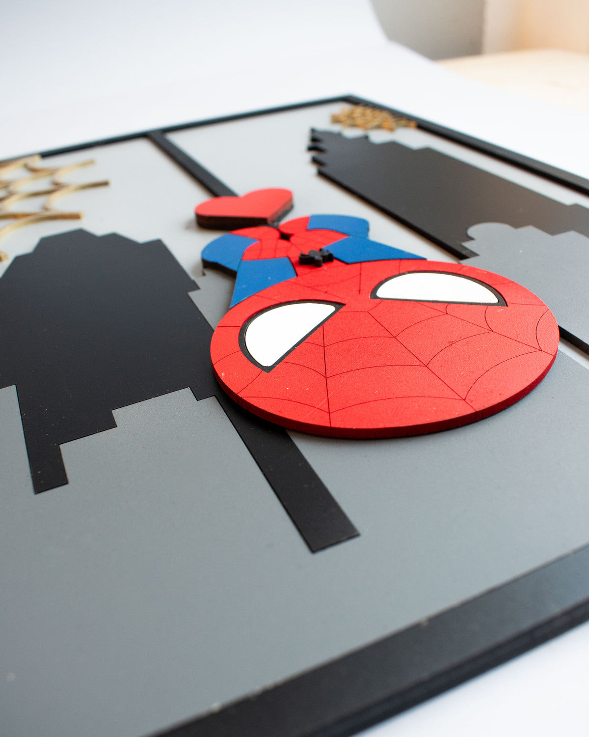 Decoración de Spiderman Bebé en MDF – Ideal para Escritorio o Estante