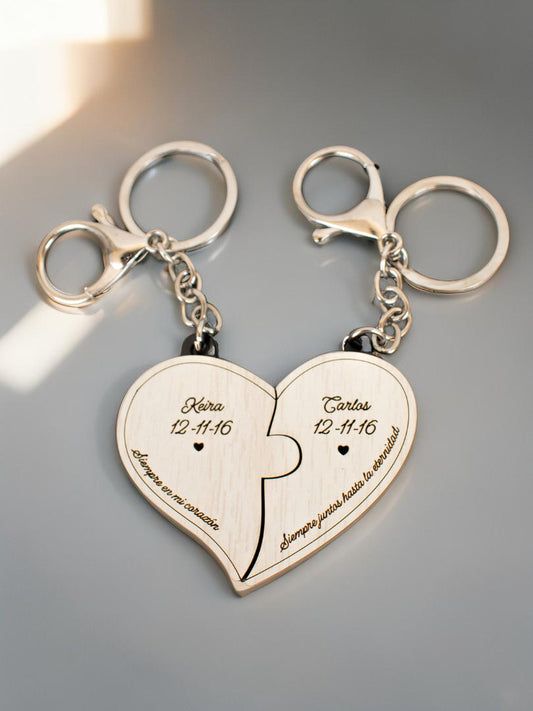 Llaveros en forma de corazón para parejas con nombres y fecha personalizada pack x 2 unidades