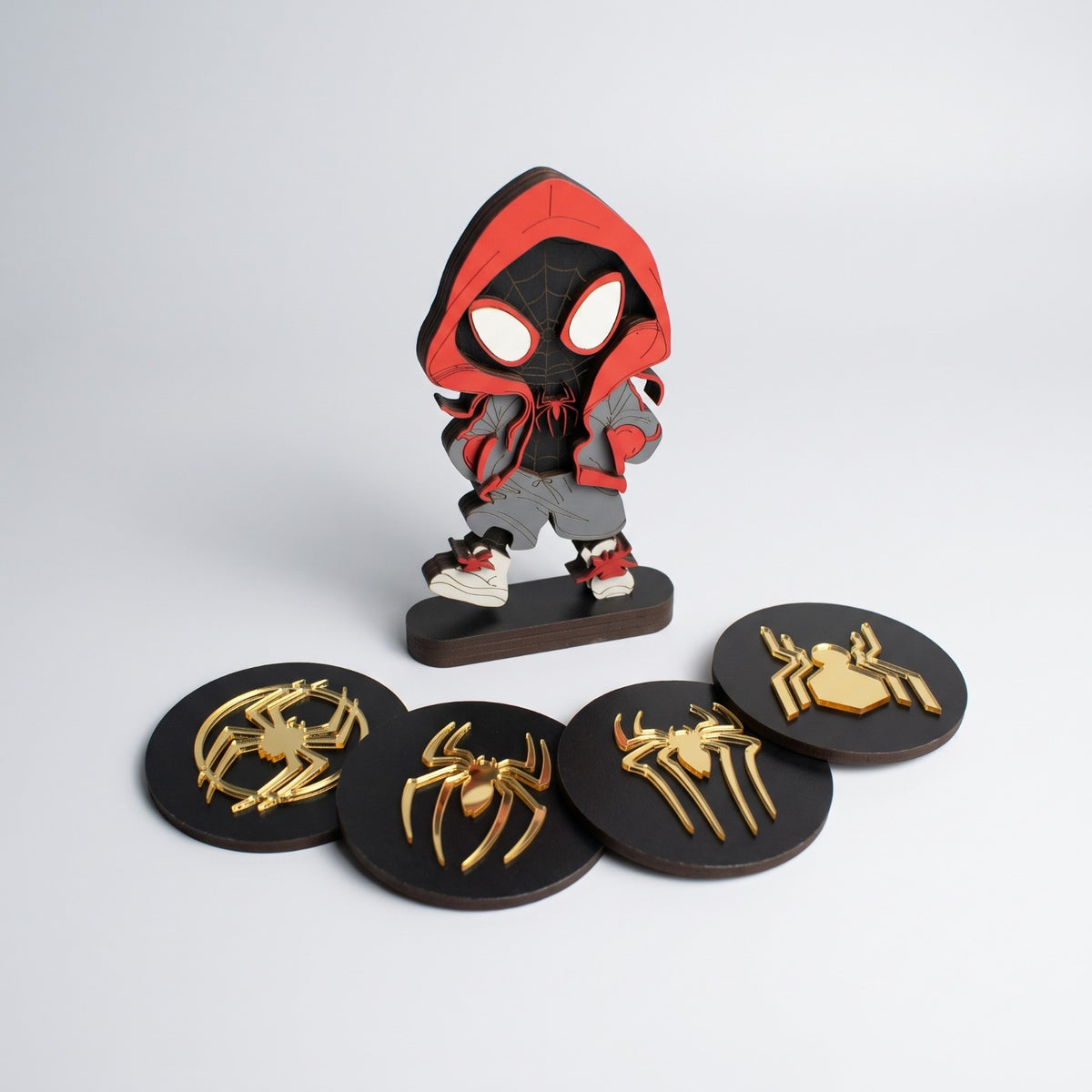 Spiderman muñeco 3D + 4 imanes para refrigerador con logos