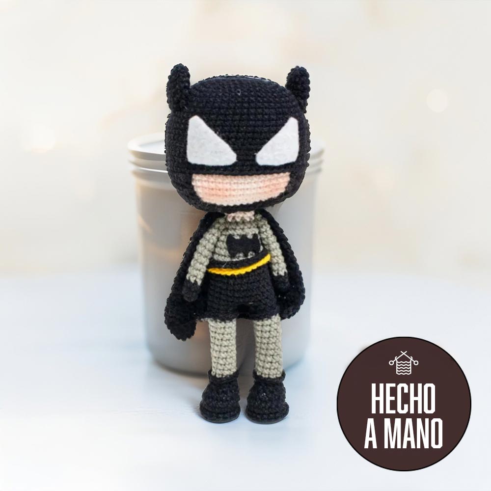 Amigurumi tejido a mano Batman
