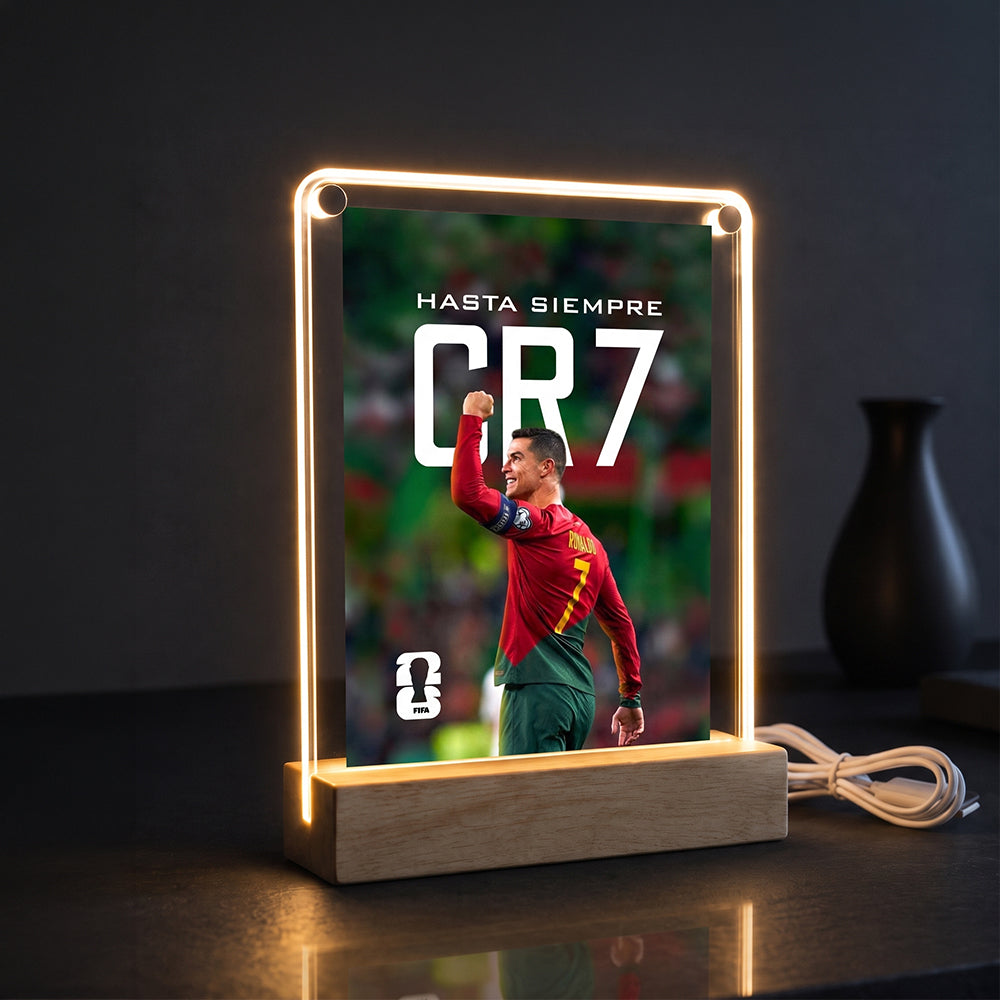 CR7 con iluminación LED con base madera 15x20cm