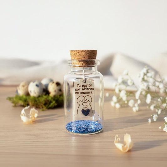 Botellita para Hinchas de Alianza Lima con frase "Tu pasión por Alianza me enamora"