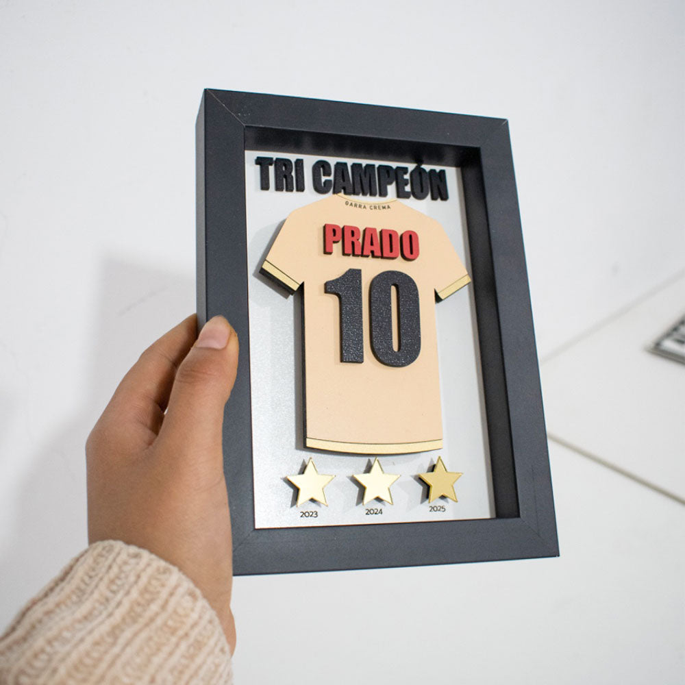 Cuadro personalizado camiseta Universitario versión tri campeón 12x17cm