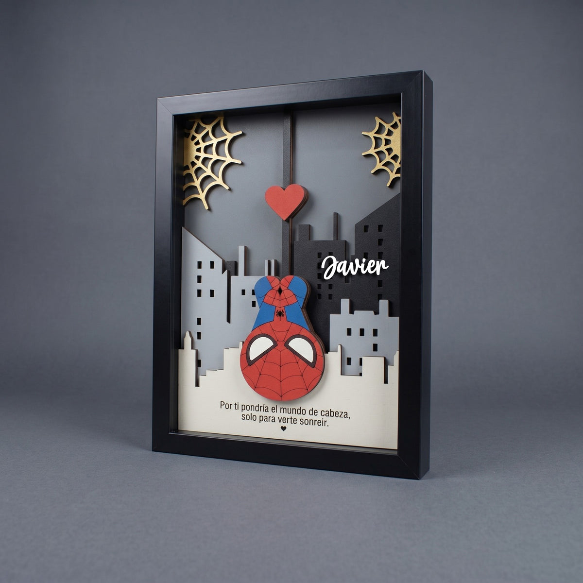 Cuadro Personalizado - Figura de Héroe Arácnido con Nombres 20x25cm
