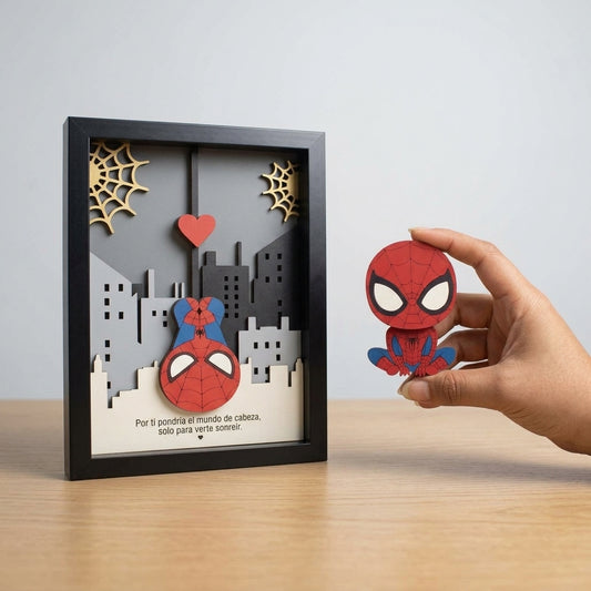 Cuadro Personalizado - Figura de Héroe Arácnido con Nombres 20x25cm
