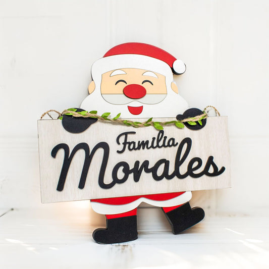 Decoración navidad papá Noel con nombre de familia personalizada 30x30cm