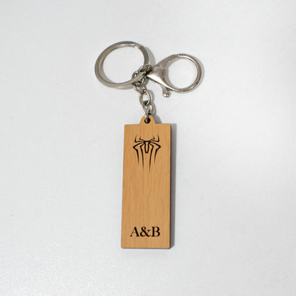 Llavero personalizado con iniciales inspirado en Spiderman