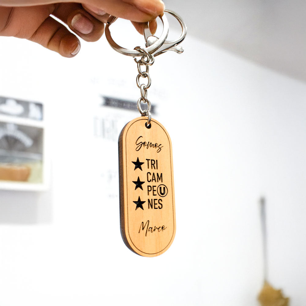 Llavero MDF personalizado tricampeón Universitario