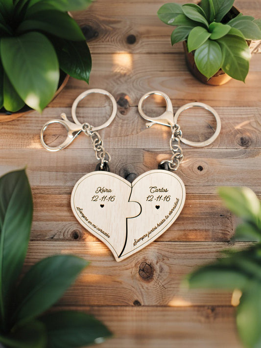 Llaveros en forma de corazón para parejas con nombres y fecha personalizada pack x 2 unidades