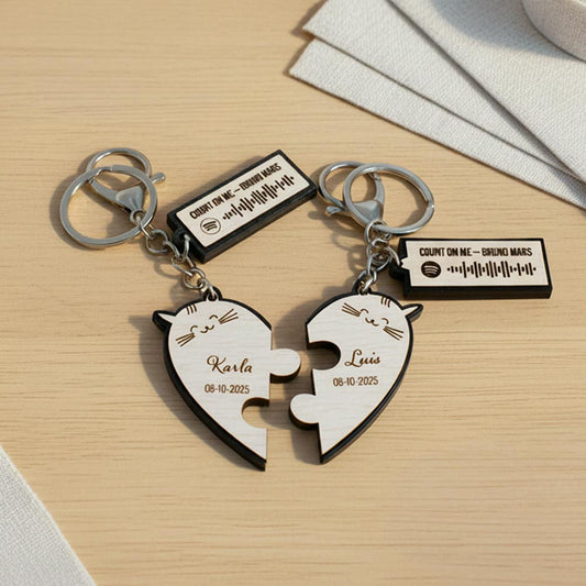 Llavero personalizado pareja corazones