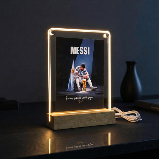 Messi con iluminación LED con base madera 15x20cm