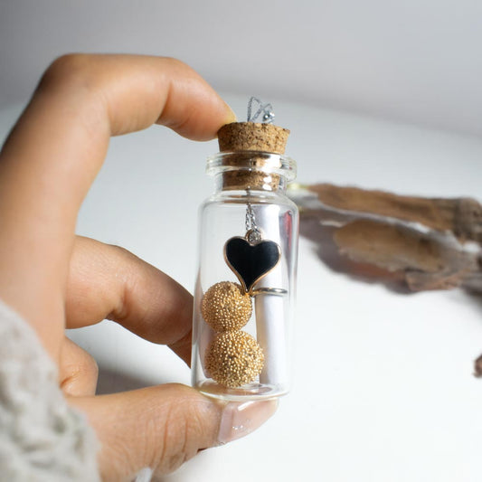 Mini botella de vidrio con mensaje personalizado y corazón dark