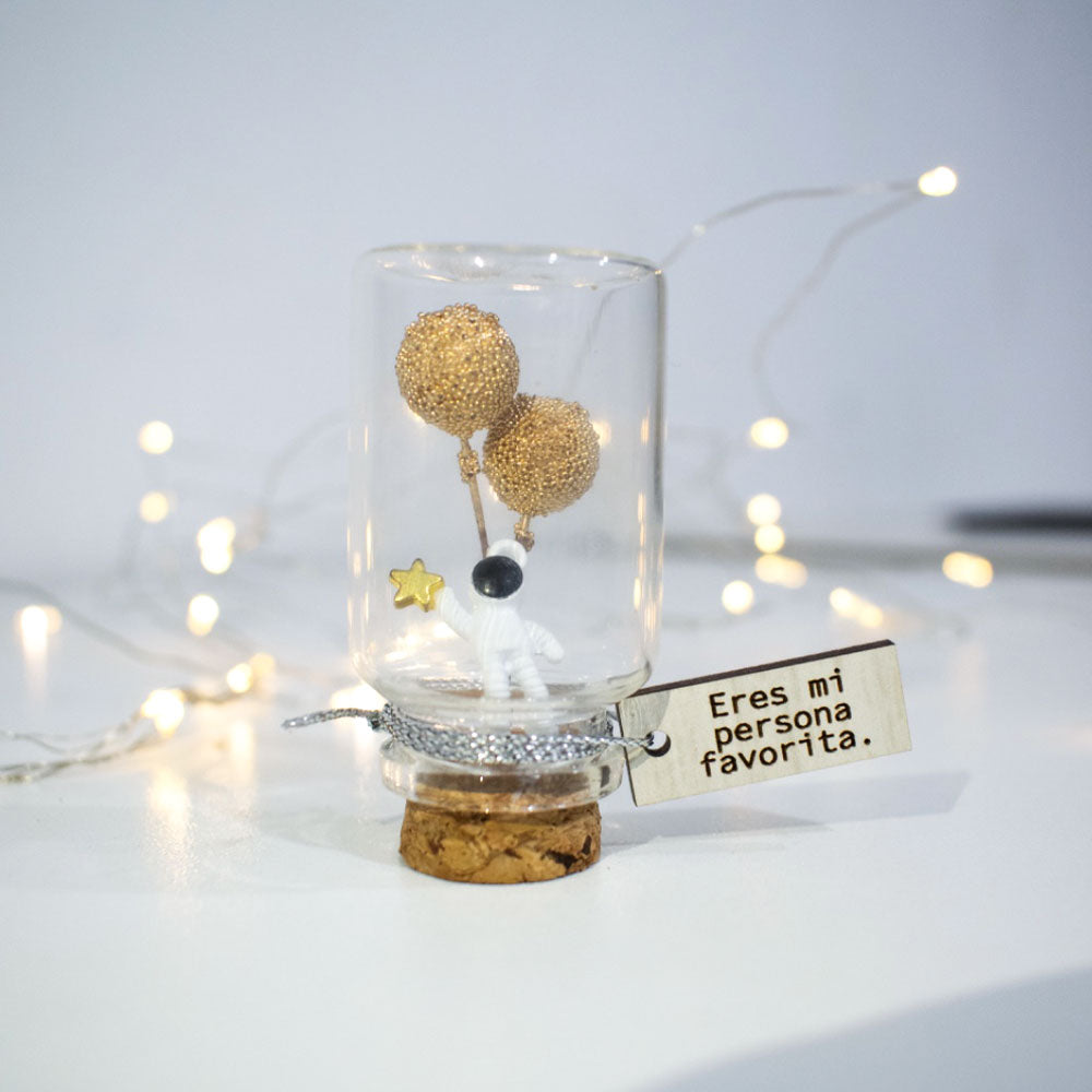 Mini botella con mini mensaje grabado estilo astronauta