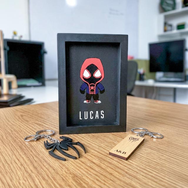 Mini Cuadro Personalizado Con Tu Nombre (Estilo Arácnido) 12x17cm