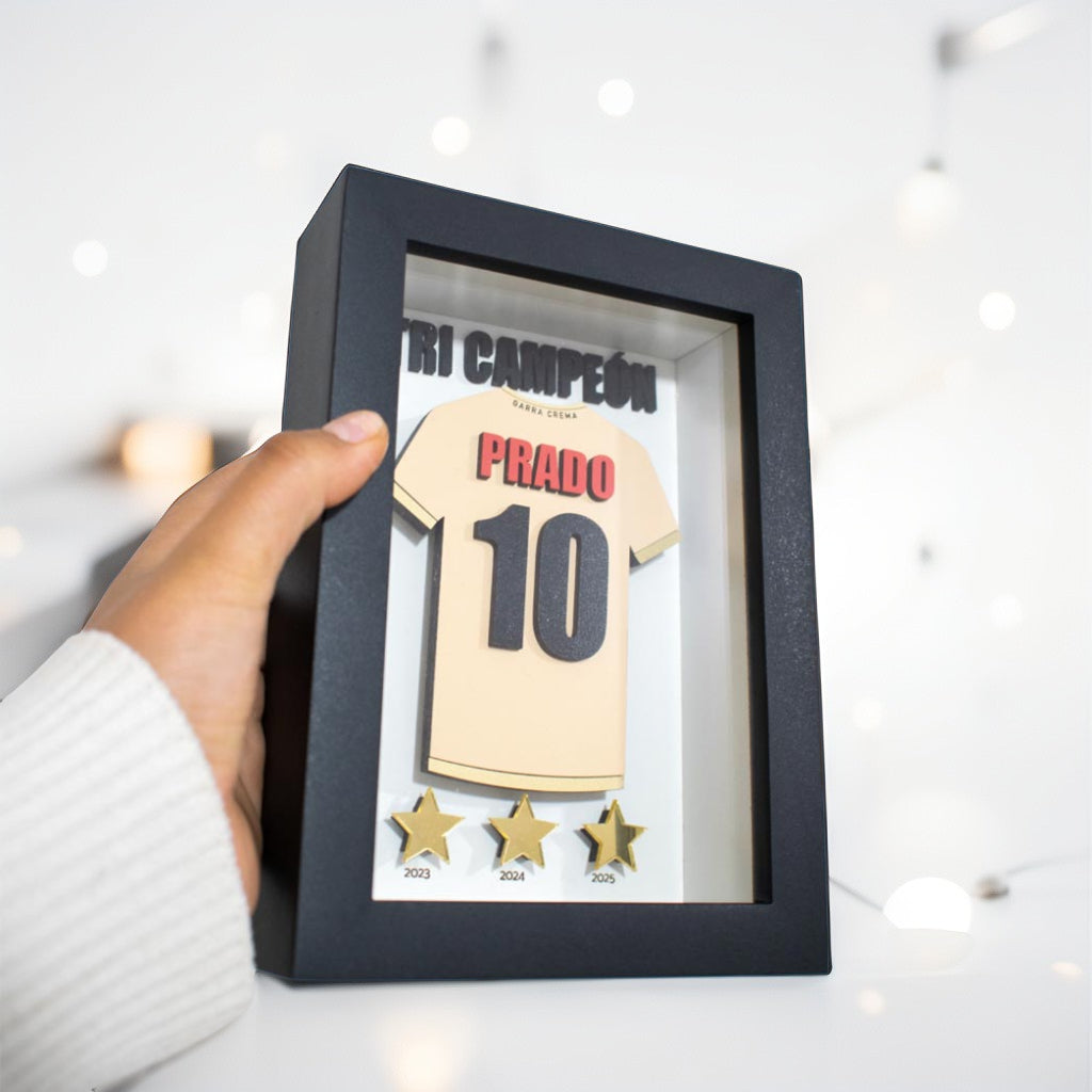 Shadowbox 3D Camiseta de Universitario Tri Campeón Personalizado 12x17cm