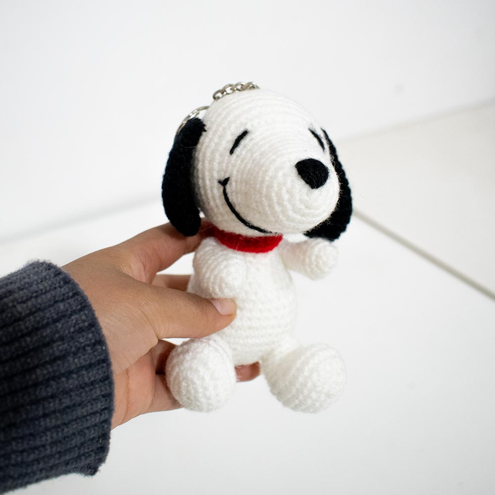 Snoopy tejido a mano Amigurumi 12x10cm