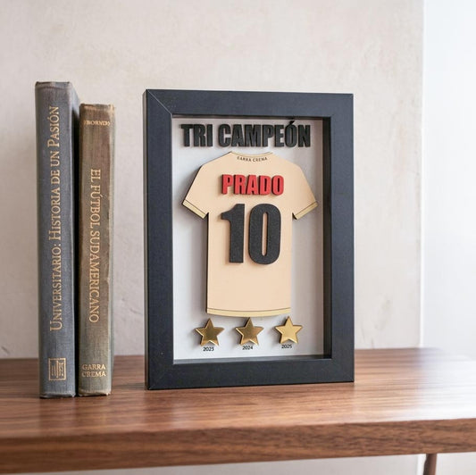 Cuadro personalizado camiseta Universitario versión tri campeón 12x17cm